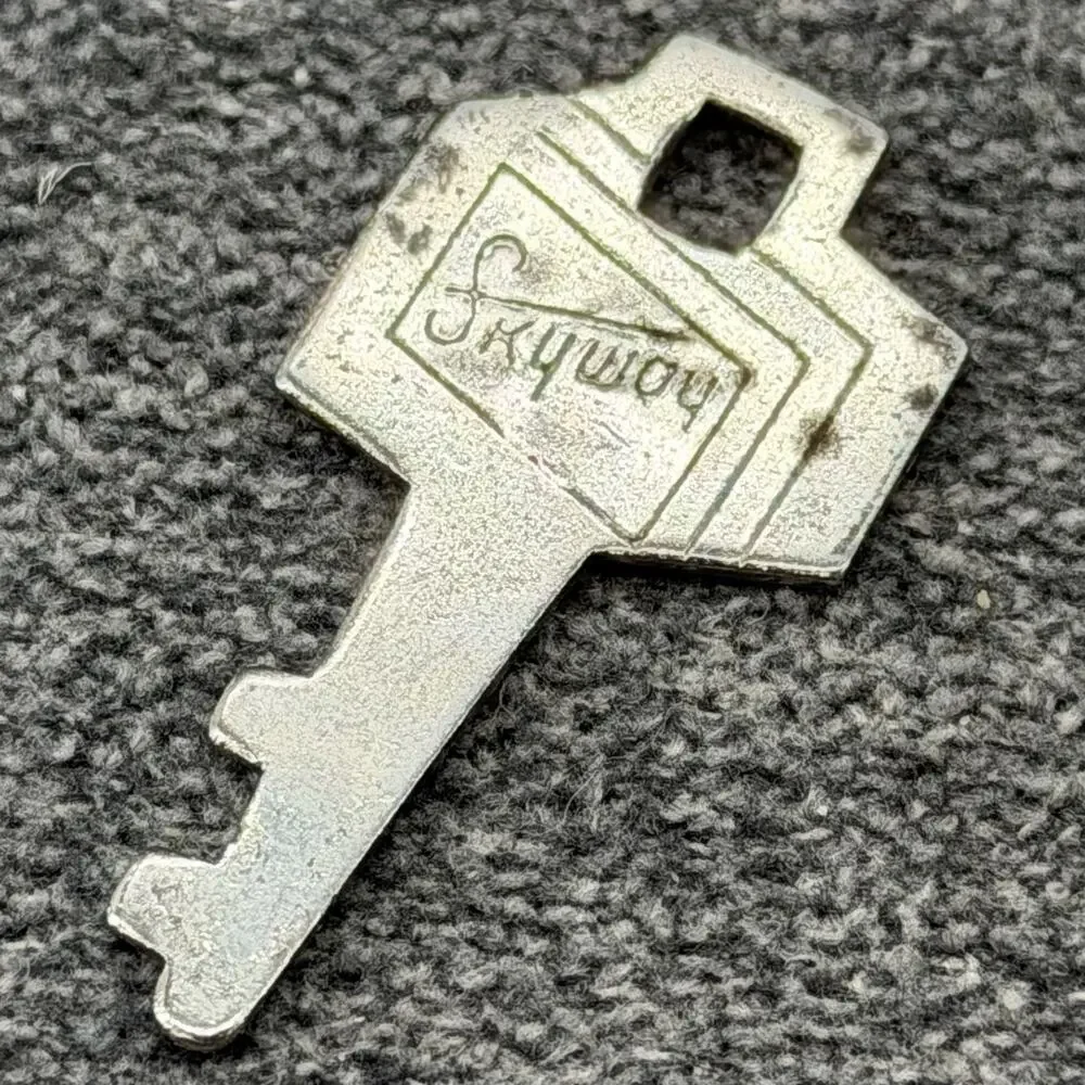 Vintage Skyway Suitcase Luggage Replacement Key Lock Hardware Collectible